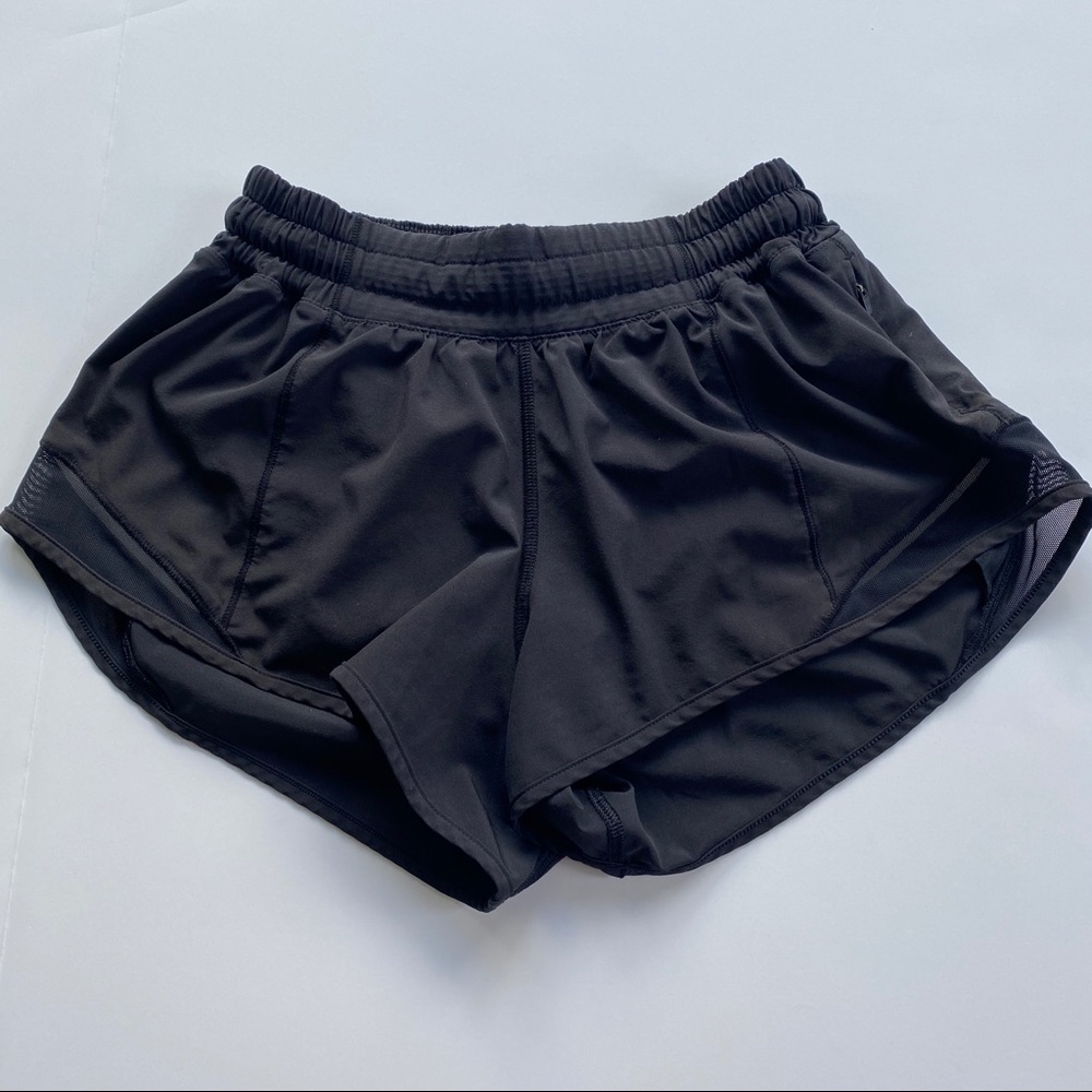 Lululemon Hotty Hot short 2.5